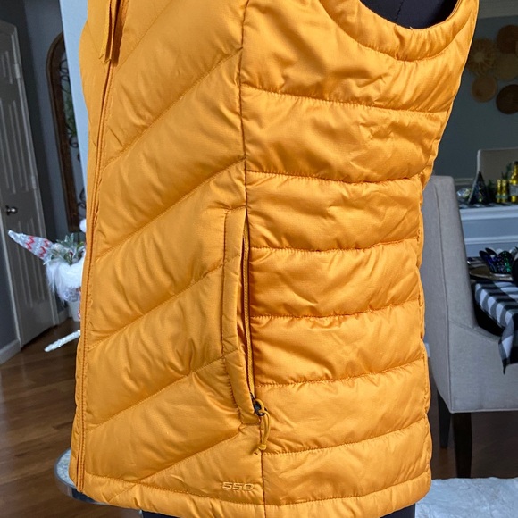 The North Face Women's Vest - Orange - Picture 8 of 9